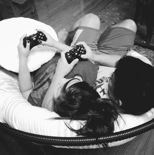 afastou's tweet photo. Namore Alguém Que Jogue Video Game Com Vc ❤❤❤😍😘 http://t.co/KyPisdHGyh