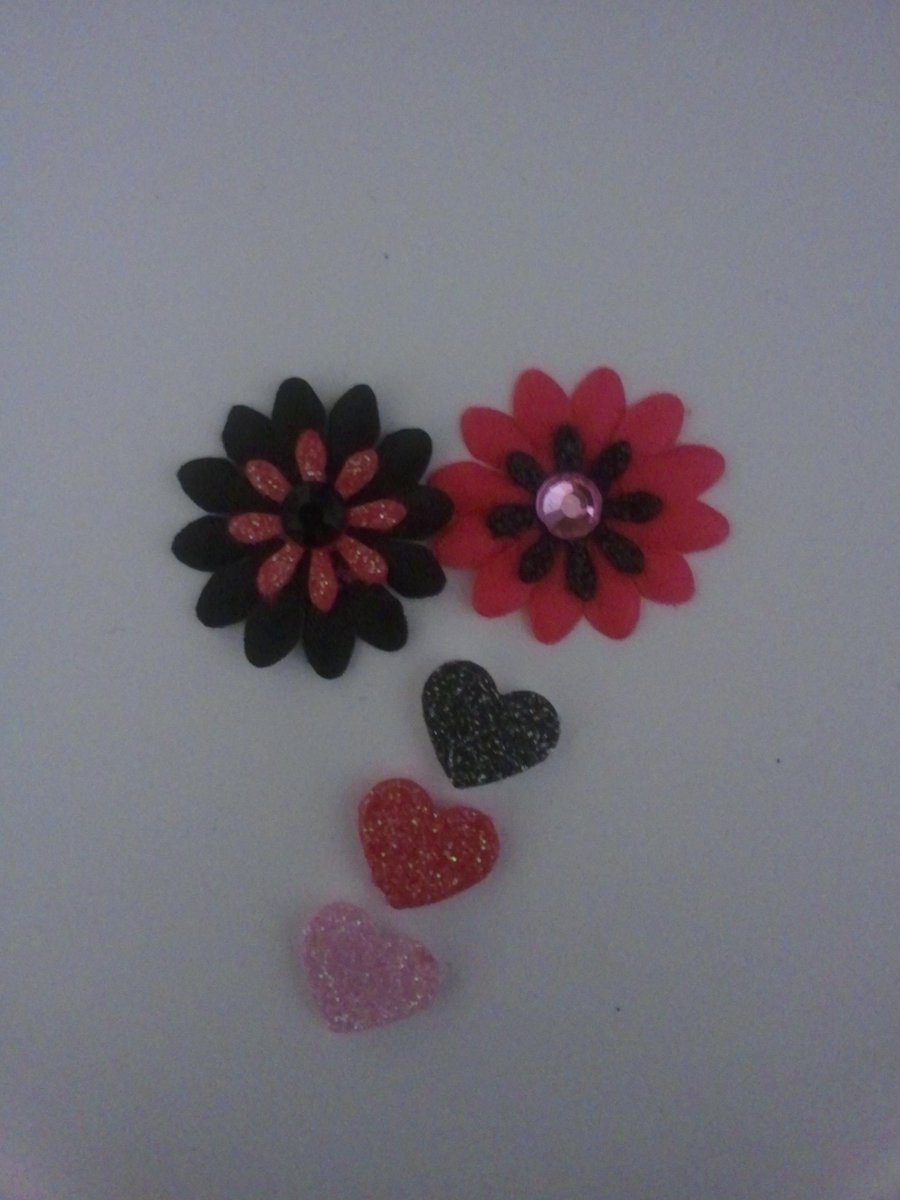 AnnieWright64's tweet image. Black&amp;amp; Pink heart &amp;amp; floral mix #craftingrules #handmade #greetingcards more at anniewrightgreetingcards.com