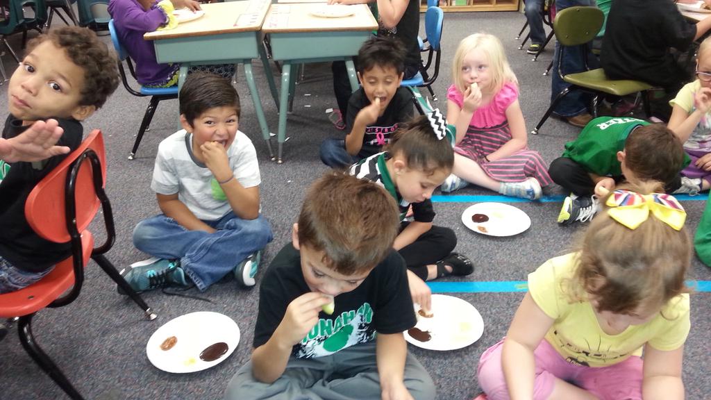 dahicks50's tweet photo. Busy Friday.  Fire Safety and Apple tasting and graphing. http://t.co/gt1BUsUzoA