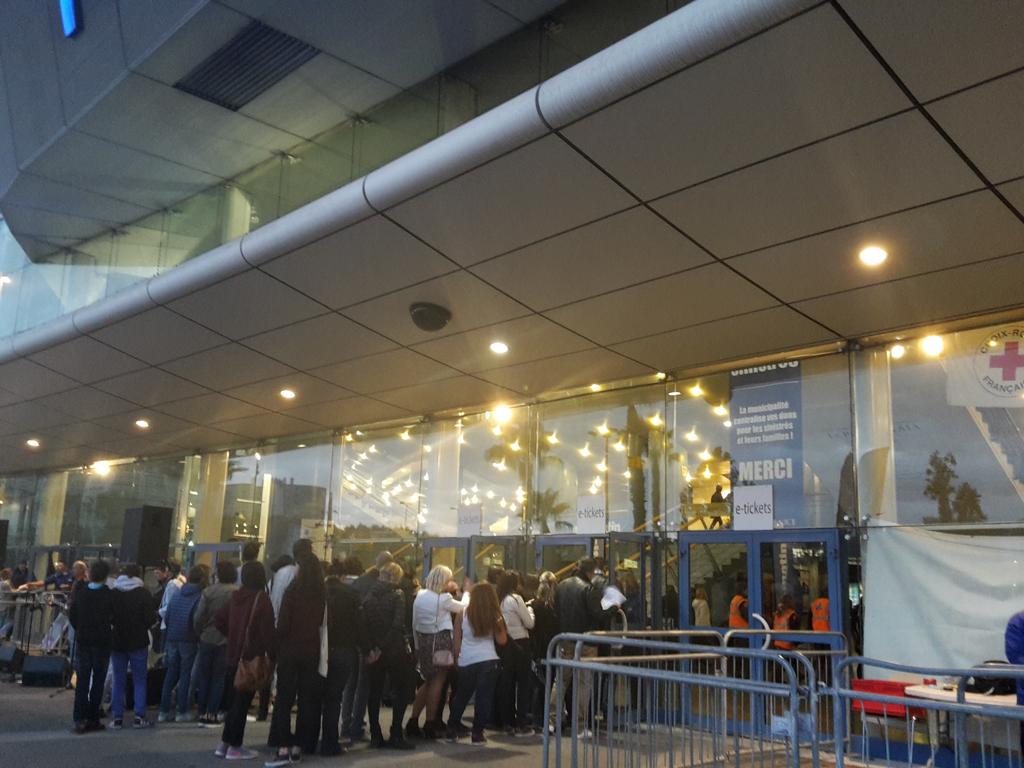 Mar_Aniel's tweet photo. Les portes sont ouvertes. Je répète les portes sont ouvertes @Nice_Matin @palaisnikaia #ensemble06 #solidarite http://t.co/cmv51ebHgN