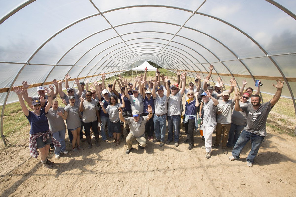 Rotary's tweet image. Starting a chat with @RFHarvest and @foodbanking for a #WorldFoodDay. Join us by using #Rotarystopshunger!