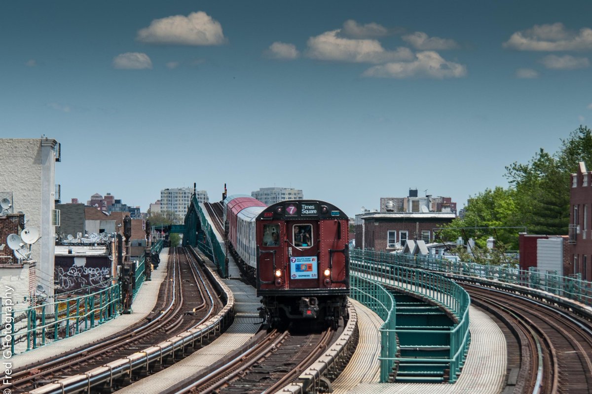 NYTransitMuseum's tweet image. #Mets Express Nostalgia #TrainofManyColors departs #HudsonYards at 6:30pm on Sat &amp;amp; Sun! #LGM bit.ly/FBnytm