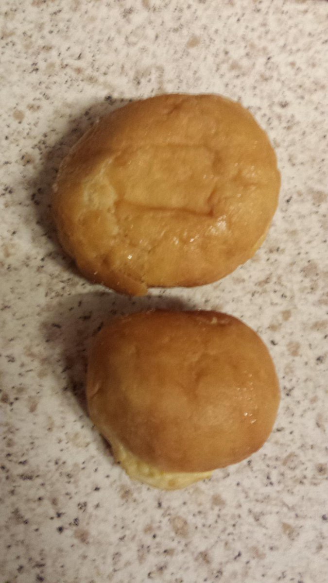 Jason2Lufc's tweet photo. Feel robbed ,whats going on 4 and 1/2 donuts in my bag?  @asda #custardonutsarethebest  #sad #hungry http://t.co/nsjTdKtJY7