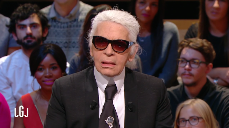 linfoduvrai's tweet photo. "Les selfies sont les pires photos, ça déforme de façon horrible et les gens sont des monstres" @KarlLagerfeld #LGJ http://t.co/lctUjxIDVU