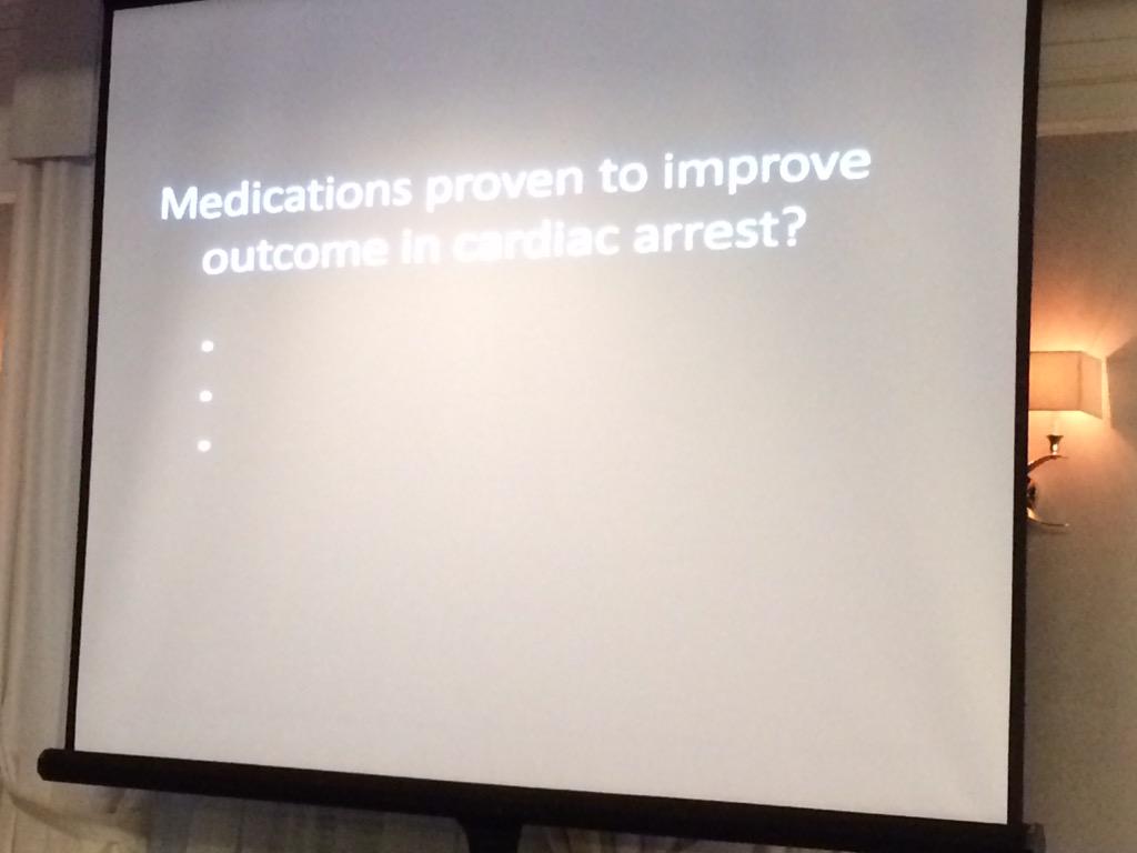 #SEMAC15 @MDAmbulanceCare Tim Hillier talking about what works in CPR: good CPR, NOT medications or ventilations!