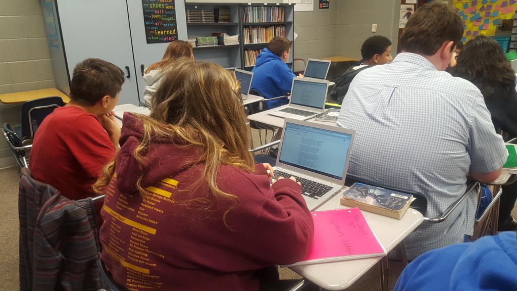 STUCOBingham's tweet image. Ms. Collins 5th hour annotating Edgar Allan Poe&apos;s The Raven #Chromebooks #dochub #isdstrong