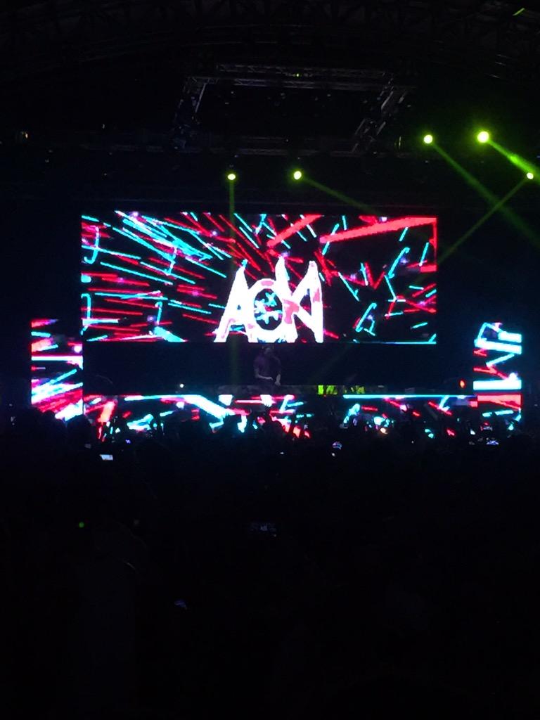 _martinanero's tweet photo. STEVE AOKI IN THE HOOOOUSE!!!!! #aokified http://t.co/u1hjaRbCNp