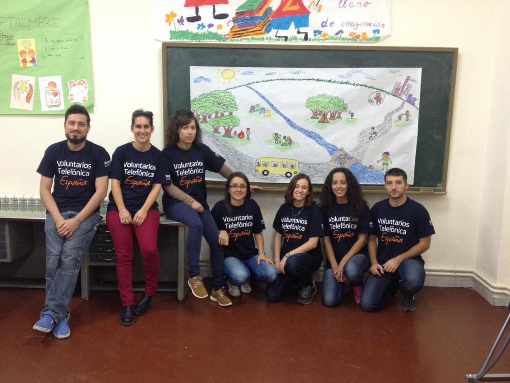 LanZamEmpleo's tweet photo. Voluntarios de @LanZamEmpleo en el Día Internacional del Voluntariado de Telefónica #DIVT http://t.co/Z2C9iqqVOr
