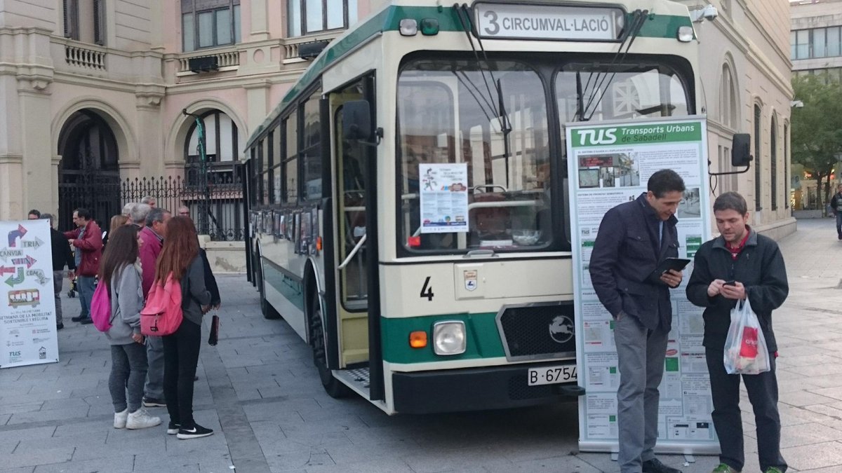 GabrielFerDiaz's tweet photo. Mobilitat sostenible i segura.L'aplicació x mòbil x persones amb discapacitat visual molt bé. @TUS_Sabadell @6qtxeig http://t.co/wJBz0jiWro