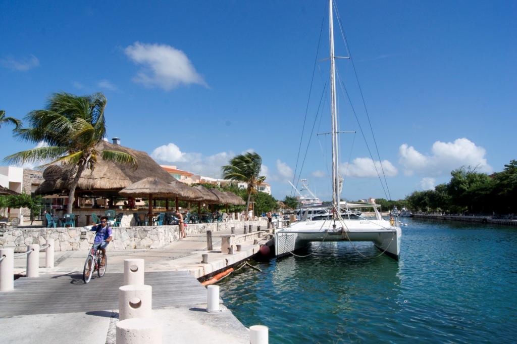 Para este #FindeSemana te recomiendo disfrutar de #PuertoAventuras con un recorrido en catamarán. Buen día!