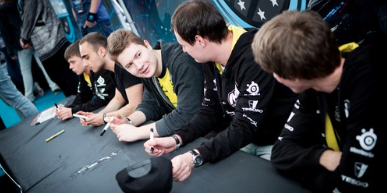 StreamBidder's tweet image. Na'Vi disbands its legendary Dota 2 squad
dailydot.com/esports/navi-d…