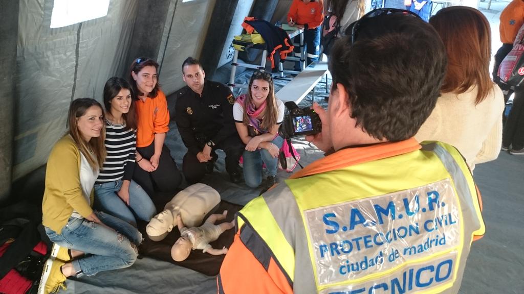 SAMUR_PC's tweet photo. Gracias a todos los integrantes y unidades de @SAMUR_PC y @policia que habéis hecho posible este #restartaheart. http://t.co/gJUtNuclub