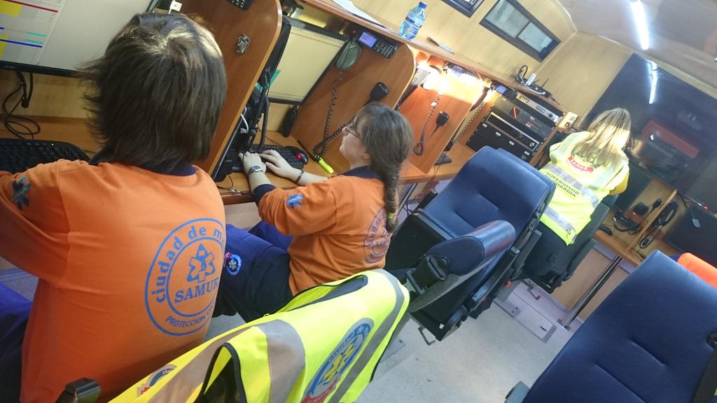 SAMUR_PC's tweet photo. Gracias a todos los integrantes y unidades de @SAMUR_PC y @policia que habéis hecho posible este #restartaheart. http://t.co/gJUtNuclub