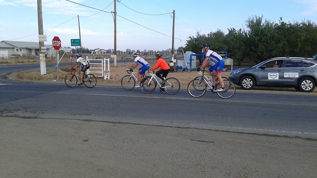 ClaudiaJooo's tweet photo. Accompanying the #TourAgainstTrafficking as they make their way to Turlock!  #EndHumantrafficking #MercedCounty http://t.co/RJ9Sotofws