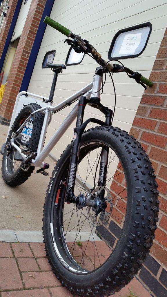slamsixtynine's tweet photo. #newbrand #fatbike #ilovefatties #lovemybik #smokestonebikes #thehenderson #fat69 http://t.co/zG5KLYj0Vw