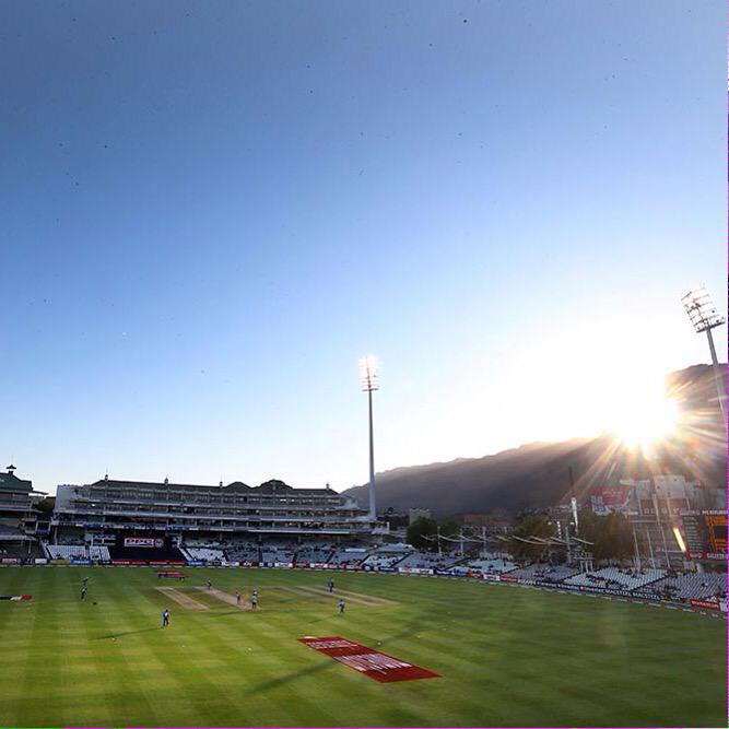 Newlands cricket ground showing off tonight! <a href="/CapeCobras/">Leila Steyn</a> @CobrasCricket <a href="/NewlandsCricket/">World Sports Betting Newlands Cricket Ground</a>
