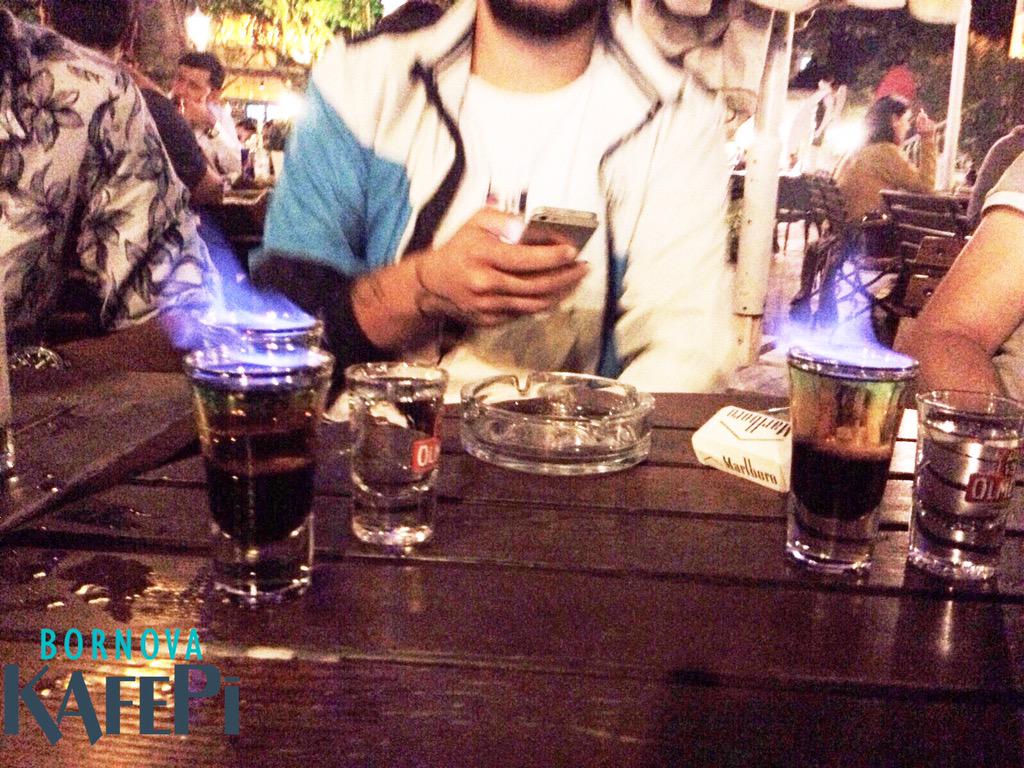 KafePiBornova's tweet photo. Cuma gecelerini yakmaya devam ediyoruz💥🎊🎉 #flytofly #kafepicocktails http://t.co/z6KEy0Gus6