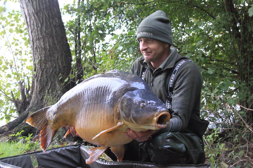 thecarpzoo's tweet photo. 61.12 from the zoo 
#trakker #carpfishing http://t.co/ulsWy3s6LW