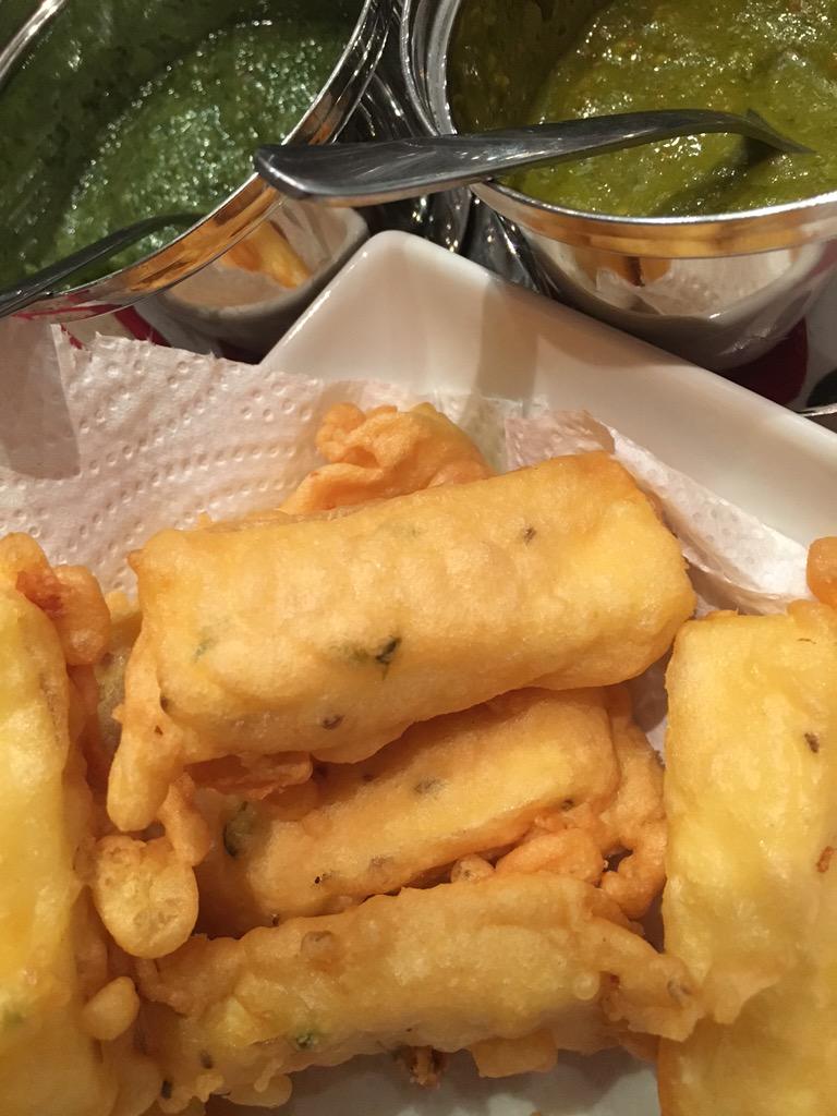 the_indian_deli's tweet image. Paneer Pakoras with mint and mango chutney. So quick,so tasty! Come learn all this and more! ;) #indiancookingclass