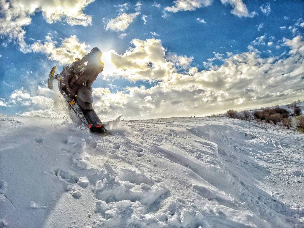 SnowmobileFotos's tweet photo. #Snowmobile Foto: By Instagram bjh27 http://t.co/jMIfMiiaCy • 08/03/2015 • #skidoo #SLEDRUSH #snowmobile #bjh27 #… http://t.co/ORm8JJDG3U