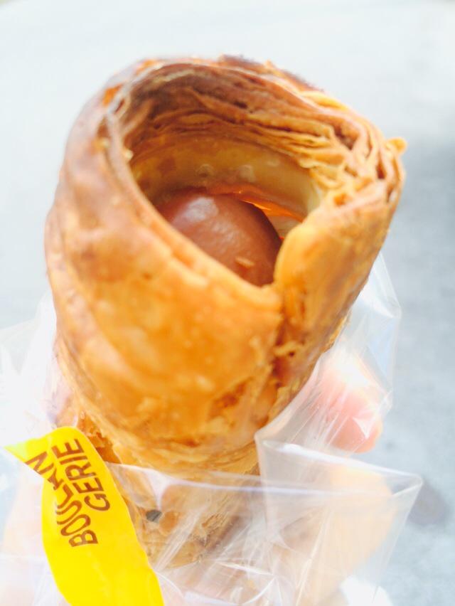 iikoeeee's tweet photo. B'zのチョココロネ！
生地がやばい 食べ応えある 
しかもクリームとともに冷えてて満足度100% http://t.co/XPehPsGzYu