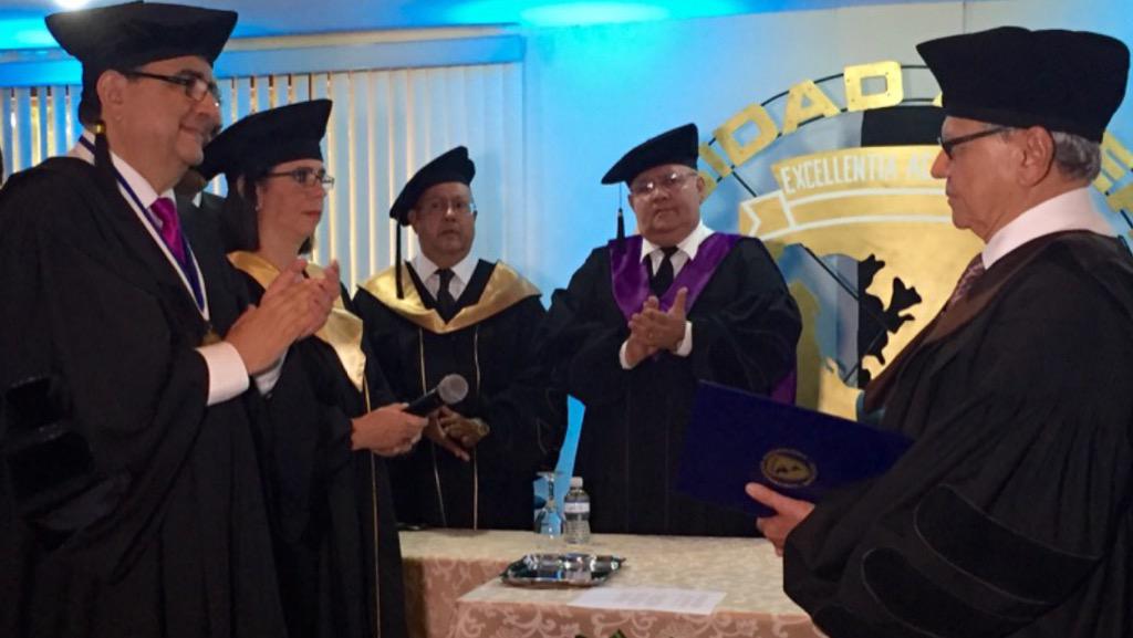 UAM_FCAE's tweet photo. UAM otorga Doctorado Honoris Causa al Arq José Fco Terán Callejas http://t.co/7ObonqvM90