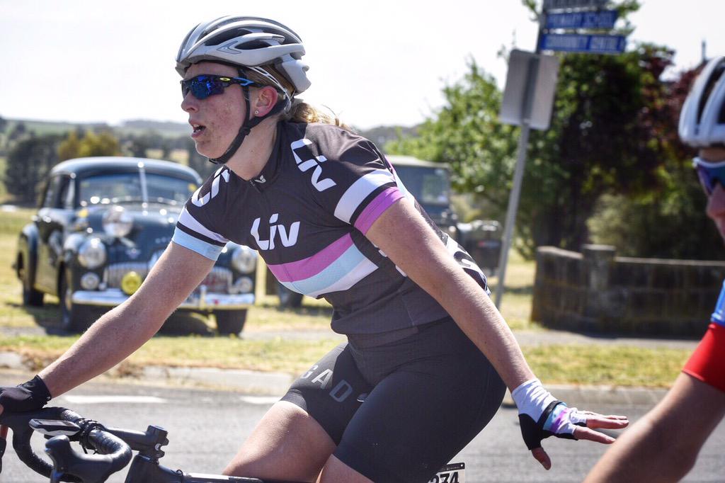 . <a href="/nic_whitburn/">Nicole Whitburn</a> weaving through main peloton 2nd feedzone #M2W15 #WM2W15 #womenswarrny @Livgiant