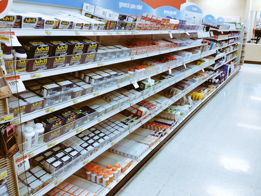 TGT_RyanLee's tweet photo. Clean zone = easy to shop. Up&amp;Up or name brand? YOU CHOOSE! (Hint: Up&amp;Up) #Target #Target2082 #T2082 @Target http://t.co/JisgU09Nxk