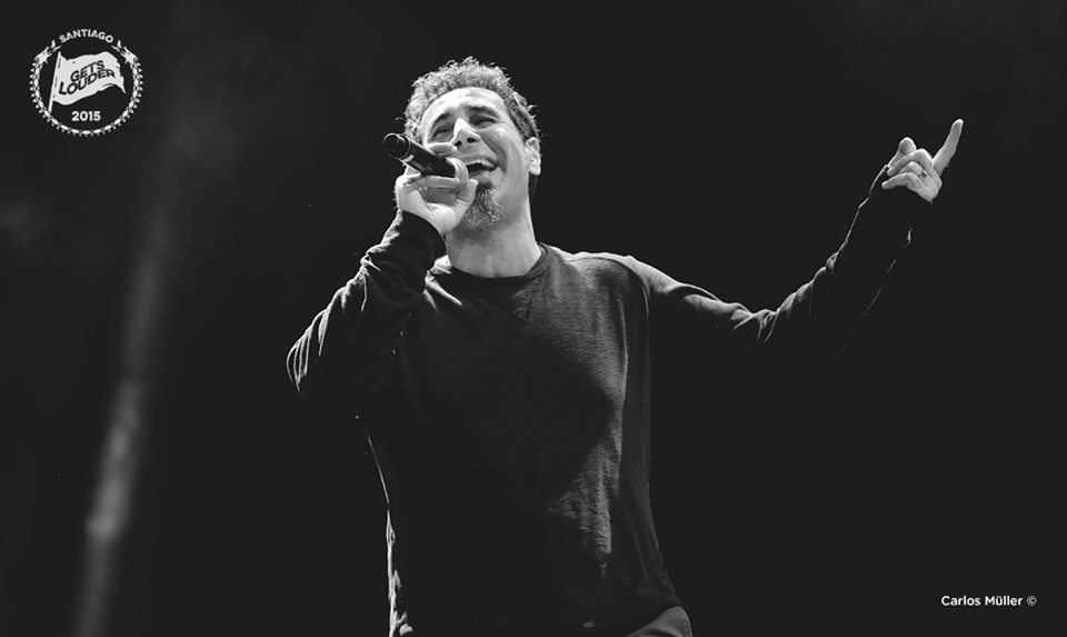 StgoGetsLouder's tweet photo. ¿Se acuerdan con qué canción terminó el show de @systemofadown?
#SantiagoGetsLouder http://t.co/ZepDFYnlJt