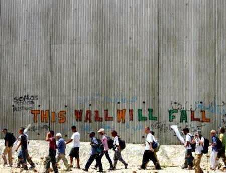 Luqmaanlucky's tweet photo. The two state solution is an illusion #THISWALLWILLFALL #FreePalestine #Gaza #WestBank #AlQuds #Jerusalem http://t.co/9ODL0Wxy8M