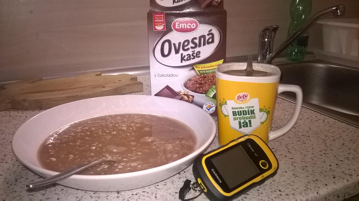 RVysny's tweet photo. Keškobraní začíná. První chod. Během několika hodin druhý a povinný před každou "expedicí" #sledujte #geocaching http://t.co/kZi2QQ1LKi