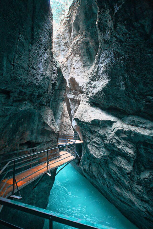 adventurful's tweet photo. Switzerland 😍 http://t.co/cDdbLpLo4K