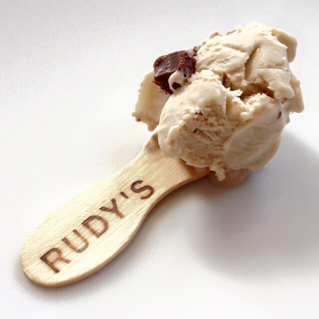 #Pie and ice cream! Must I say more? Ok, <a href="/CrustandPie/">Crust & Pie</a> &amp; @rudyspaletas are now officially a thang <a href="/GuelphMarket/">Brian (they/祂) 🏳️‍⚧️🏳️‍🌈🇵🇸🇨🇩🇸🇩</a> !