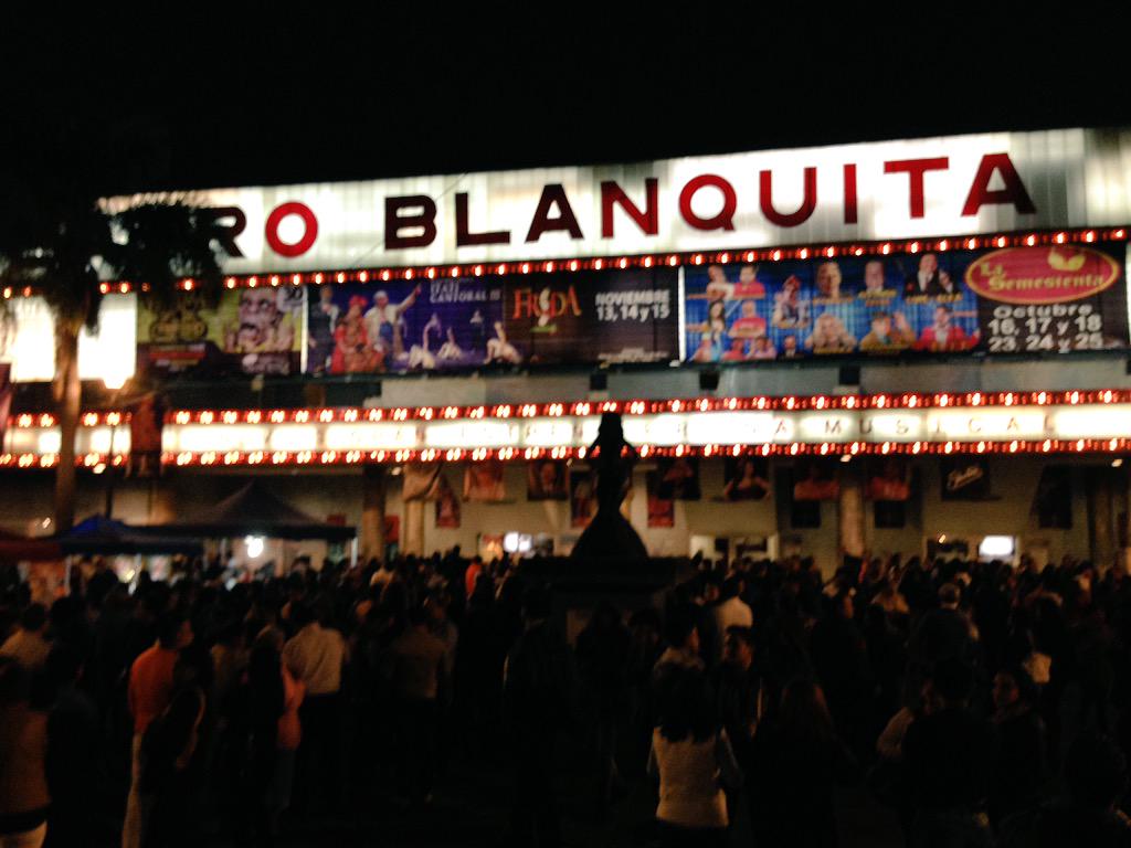 Así a la espera de comenzar <a href="/LaSemesienta/">La Semesienta</a> <a href="/TBlanquitaMx/">Teatro Blanquita</a>