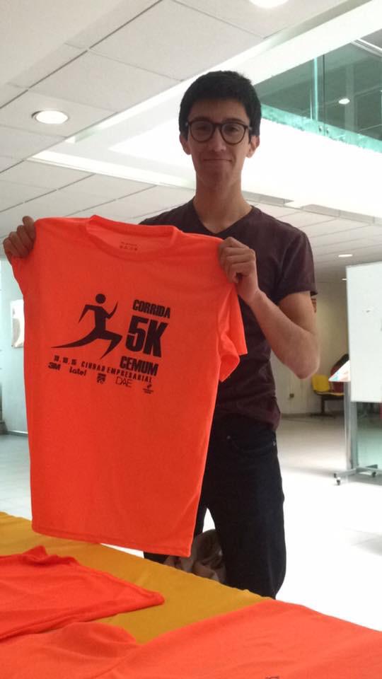 Excelente día de entrega de poleras! Mañana seguimos en UMayor Sede Manuel Montt de 12 a 13 hrs #corrida #running