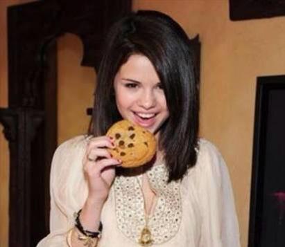 Itspedrito's tweet image. Cada cantora teen tem o prêmio que merece