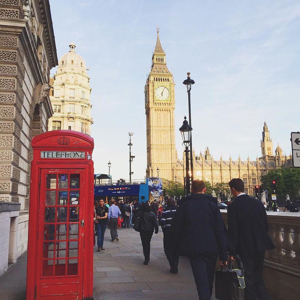 Chhimography's tweet photo. The world's most photographed phone booth. #bigben #redphonebooth #london http://t.co/GwXqiYxqzO