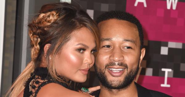 PeopleProjectNS's tweet image. #ChrissyTeigan and #JohnLegend Are Having A Baby! goo.gl/7Tn4en