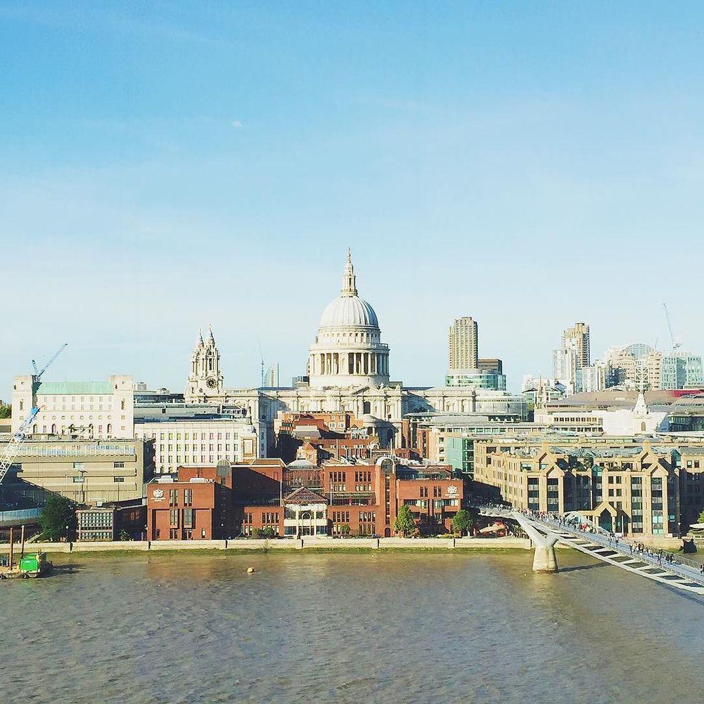 Chhimography's tweet photo. View of St Paul's from Tate Modern #tatemodern #tatemoderngallery #london http://t.co/WeJ8HZicq8