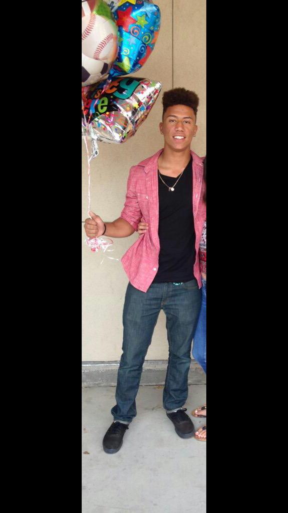 Future__Dilf's tweet photo. 200 RT's and he shaves his head @TpTyress http://t.co/pAfvpQNms2