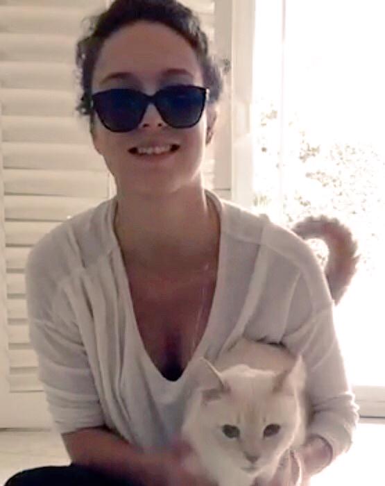 DDD_NYC's tweet photo. @MalenaMorgan #1stfullday #backyardbeauty #furminator #hoverboardtricks http://t.co/6V62T8oR3l