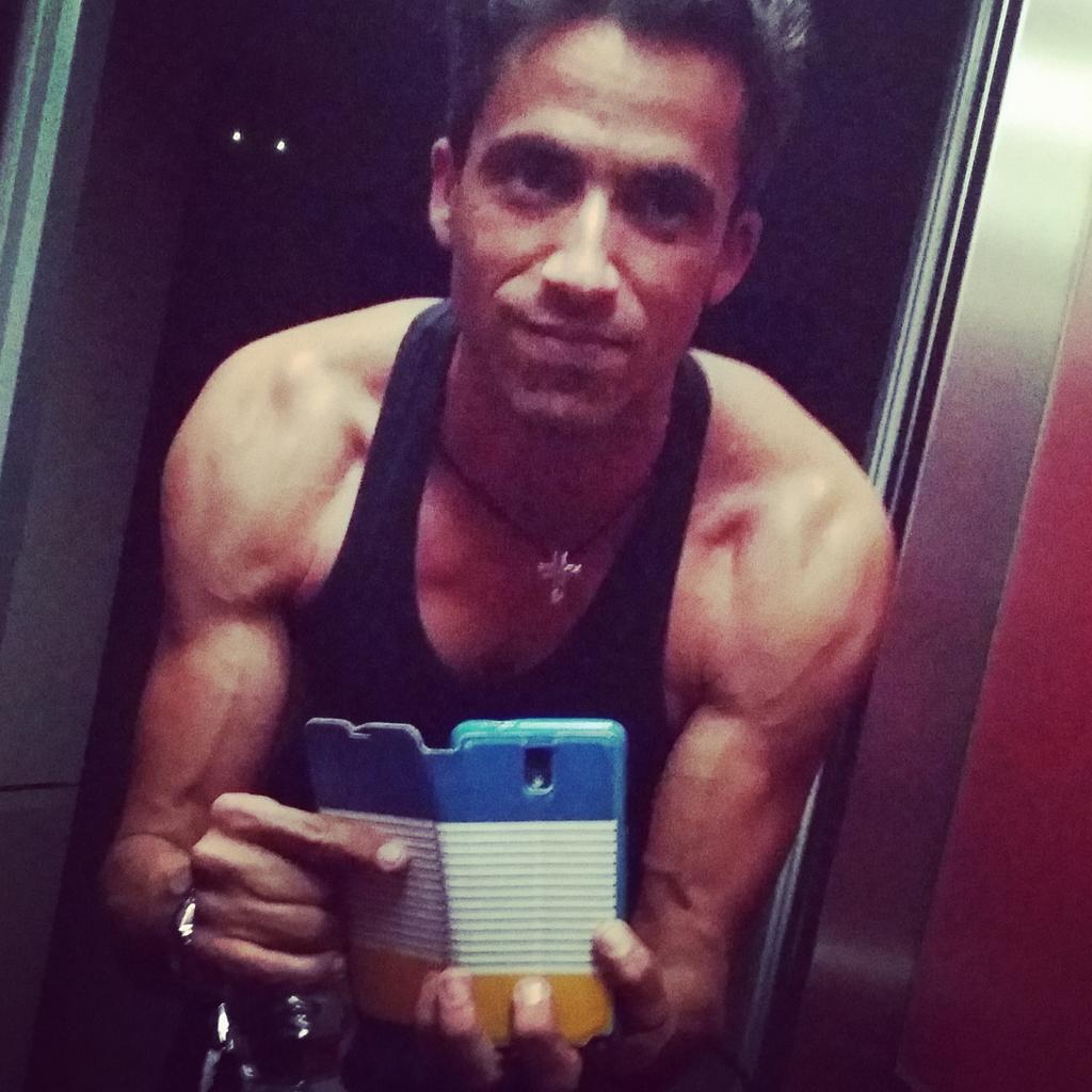 javierlailu's tweet photo. Sesión nigh #SPORT #SPORTWATER #fitness #modafitness #nutricion #extrem #nutrition #SPORT #session #mare #sumertime http://t.co/zeb4bez2zv