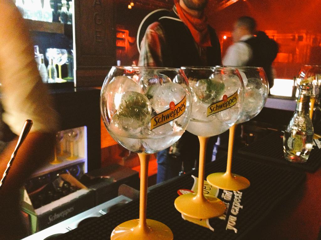 DettacheePresse's tweet photo. Soif! Tjr à la hauteur cette @VillaSchweppes 🐴🗿#SoireeAmbassadeurs #VillaSchweppes  @LesAmbassadeur2 http://t.co/BpIPjR7ruJ