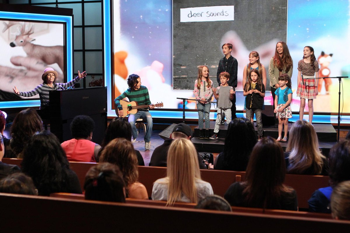 TheTalkCBS's tweet photo. ICYMI: @DeerSoundsMusic performance with @RealLindaPerry, @THEsaragilbert &amp; kids! http://t.co/lqydqINc5x (at 34:00) http://t.co/5JU5y98gP0