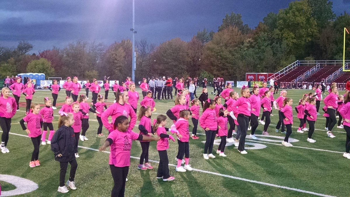 Chardonsupt's tweet photo. Chardon Youth Cheerleaders join CHS Cheerleaders in Cheer for a Cure. #cls200 http://t.co/DthG5lvZCV