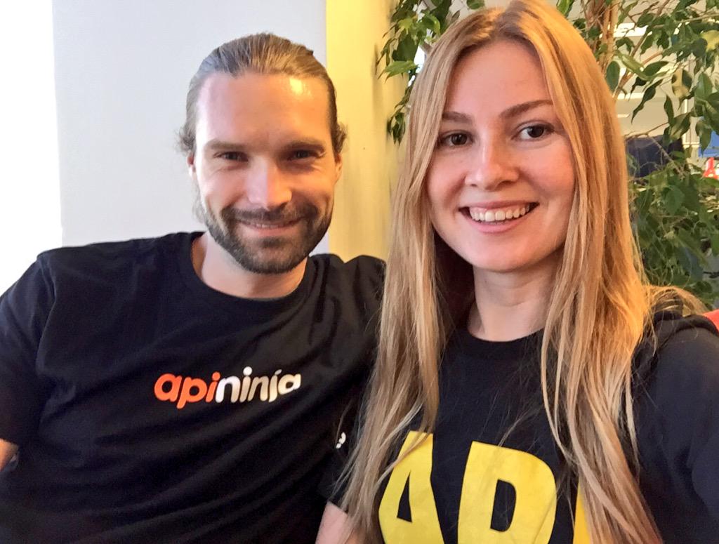 dariaofficial_'s tweet image. Friday afternoon in a shiny #API office ✌️