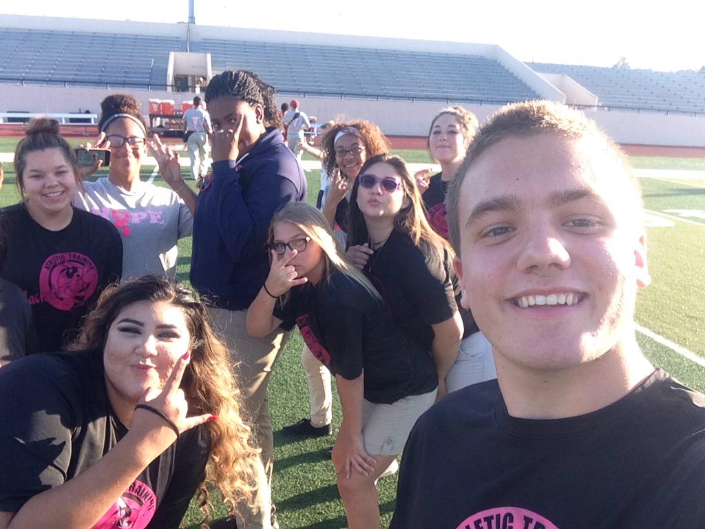 AhsAth's tweet photo. Selfie with the @ManvelHS trainers! @AlvinHSJackets @AlvinISD http://t.co/3pDUEZTiiR