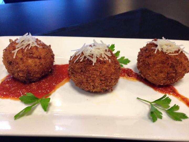 TonyCsNK's tweet image. #Arancini - risotto balls filled with braised sirloin &amp;amp; sharp cheddar cheese  with marinara sauce &amp;amp; Parmesan