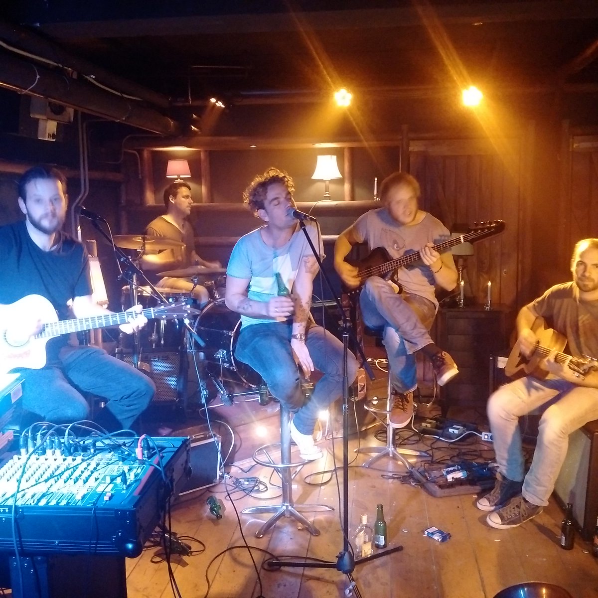 therudolfs's tweet photo. Beïng recorded as we speak! #acoustic #rocknroll http://t.co/Aj0MPuhldA