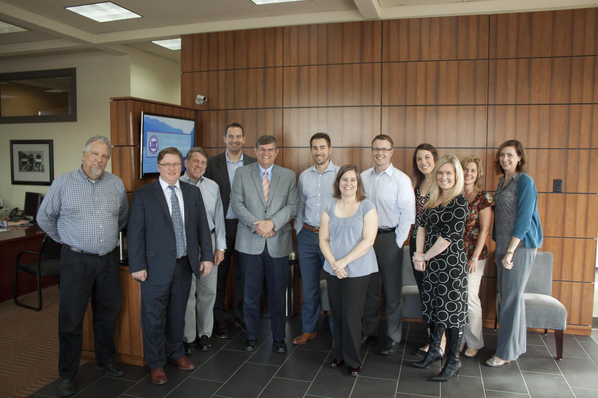 Bankerpreneurs's tweet photo. A great way to wrap up #ORCW with a visit from Sen. Alan Olsen!! @ORCBW15 http://t.co/cj2omOCbll